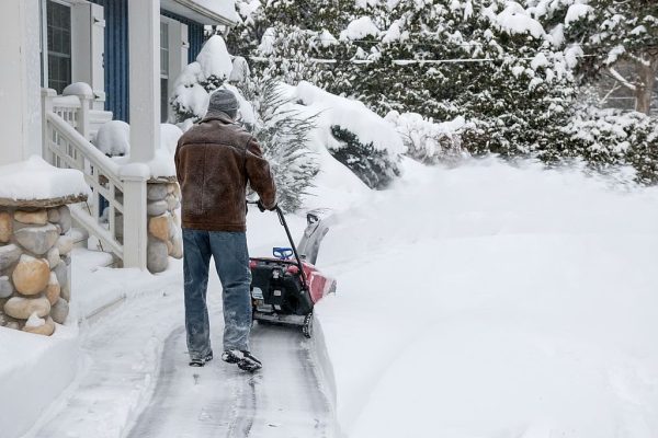 residential-snow-removing-2